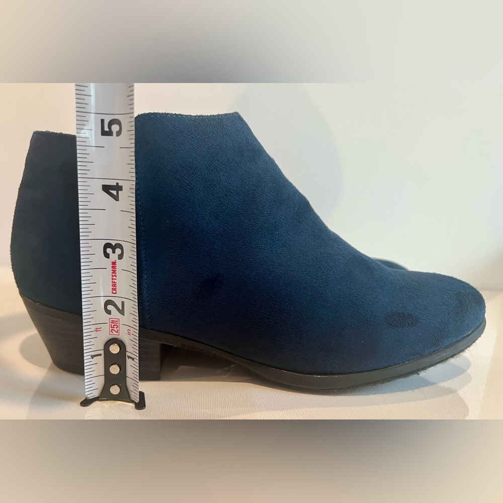 Refresh Suede Navy Ankle Booties Heel Zip Size 8.5 Women’s - Picture 4 of 11